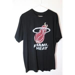 Miami Heat Distressed Logo Mens Xl Black Tee Shirt Excellent Condition